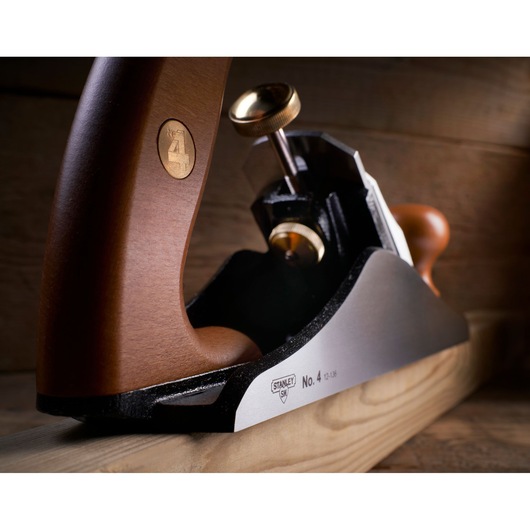 STANLEY 1-12-136 No. 4 hand plane with wood handle, close-up photography on a wooden surface.