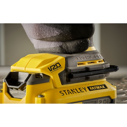 Photo of STANLEY SFMCM300D2 cordless brushless sander, close-up, yellow and black color, V20 Lithium Ion.