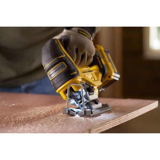 Stanley SFMCS650M2K 18V Stanley FATMAX V20 brushless jigsaw cutting wood, close-up action photography.