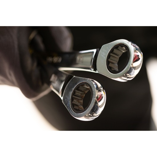 STANLEY STMT89908-0 photography of two chrome ratcheting wrenches held in a gloved hand, close-up view.