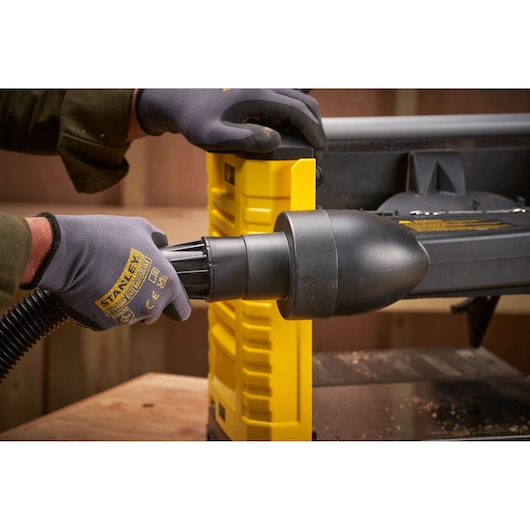 STANLEY STP18-B2 photography showing gloved hands connecting hose to yellow power tool.